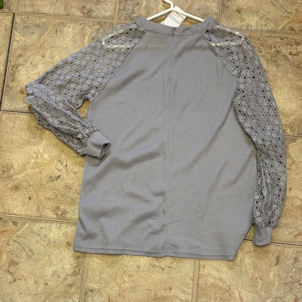 Women’s Gray Lace Long Sleeve Size L Shirt NWT
